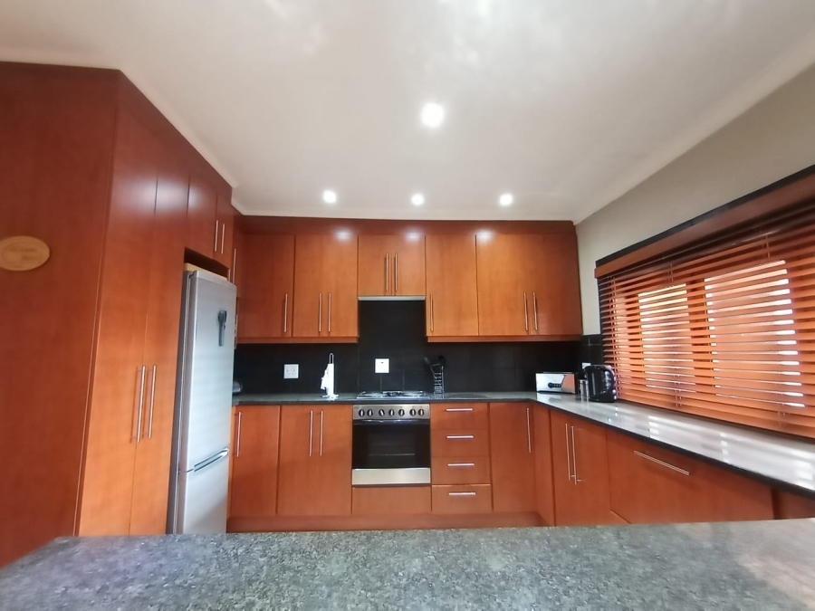 6 Bedroom Property for Sale in Vredefort Free State